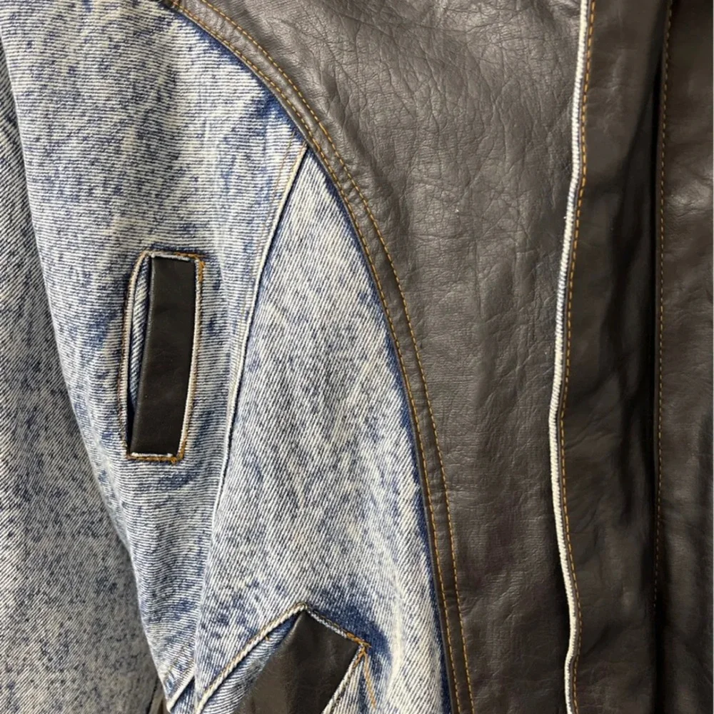 🌟Host Pick🌟EUC Denim/Leather Jacket (heavily lined) - Picture 2 of 8